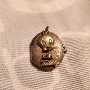 B15✨️Tweety locket